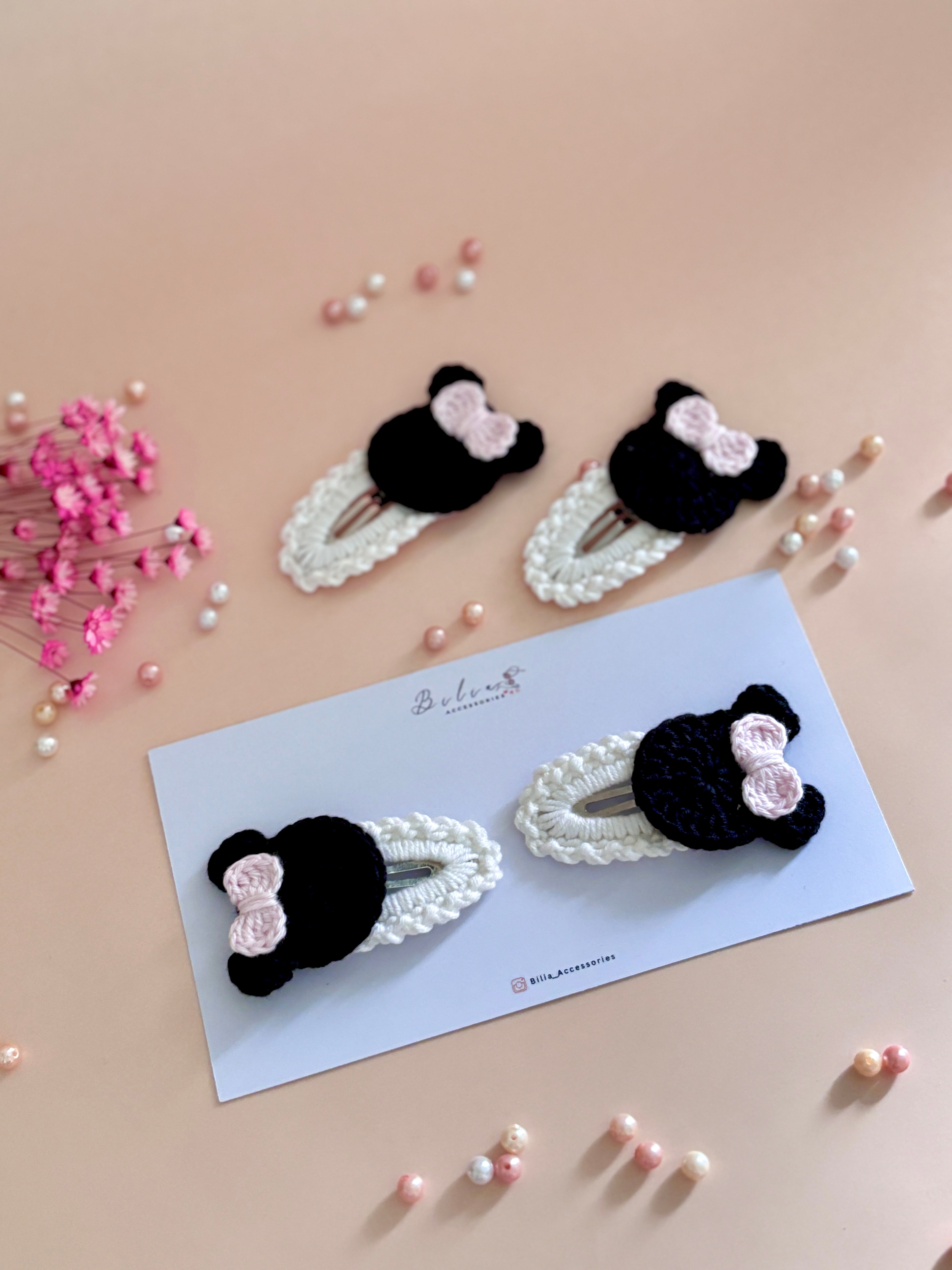 Black and white minnie clip